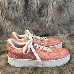 PRICE FIRM Jeffrey Campbell Blush Croc-Texture Sneakers Size 7